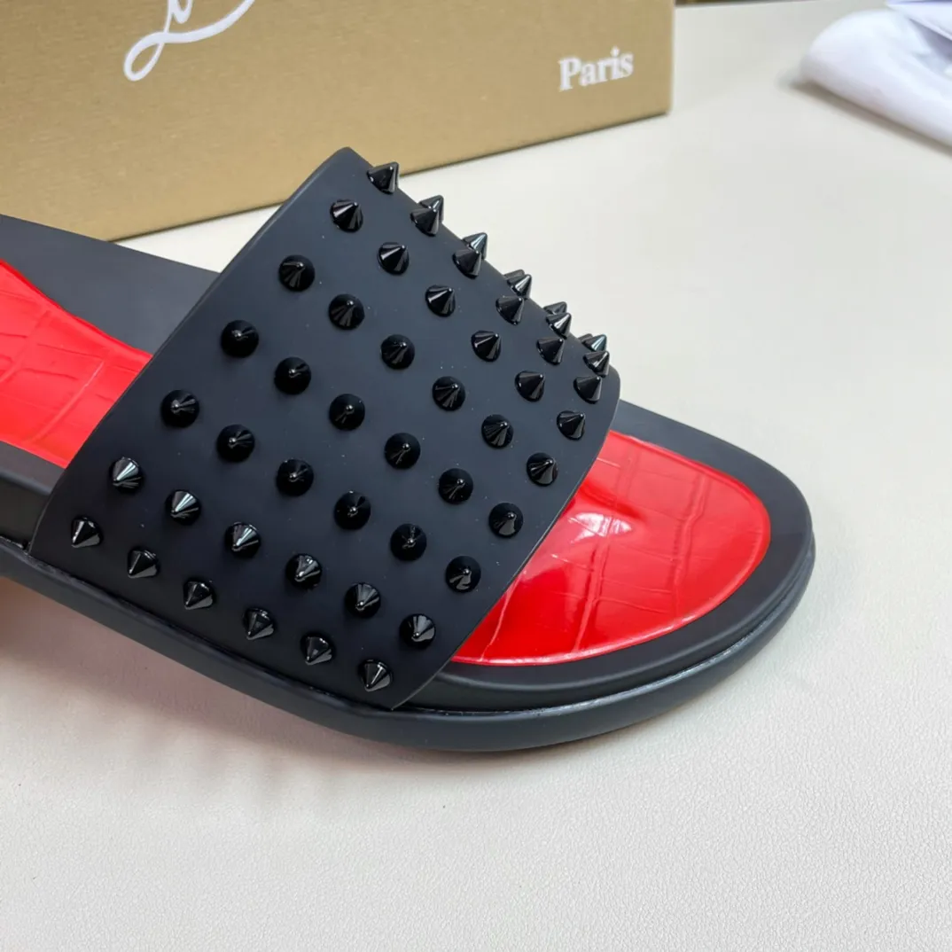 [CL red sole shoes] P: 340💰 size 38-45 Men’s classic slippers, made on the official website 1:1, the original factory specializes in original materials ➖ OEM 3D printed patterns, all hand-nailed and made ➖ Ultra-light non-slip outsole. Super fashionable and super comfortable, handsome on the feet, a must-have for men in summer! !